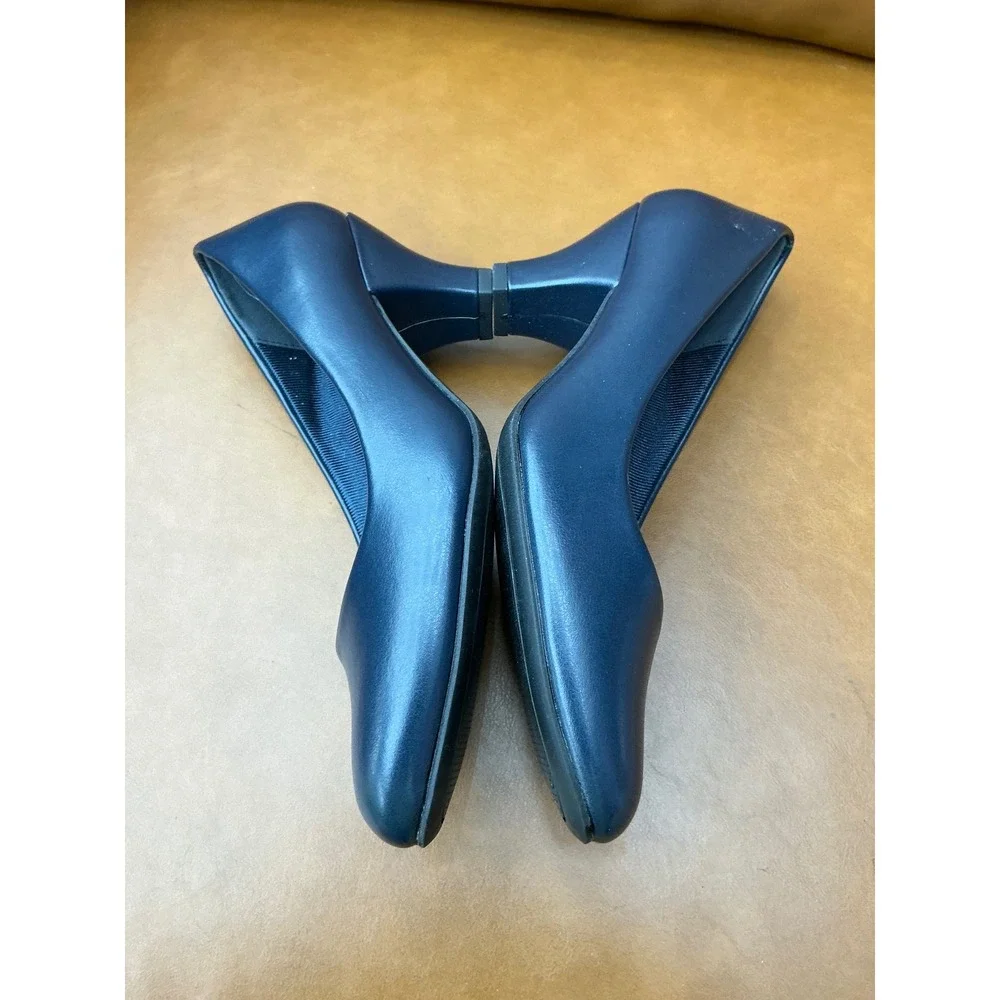 Easy Street Fabulous Pumps Womens 7W Navy New Round Toe Comfort Kitten Heel